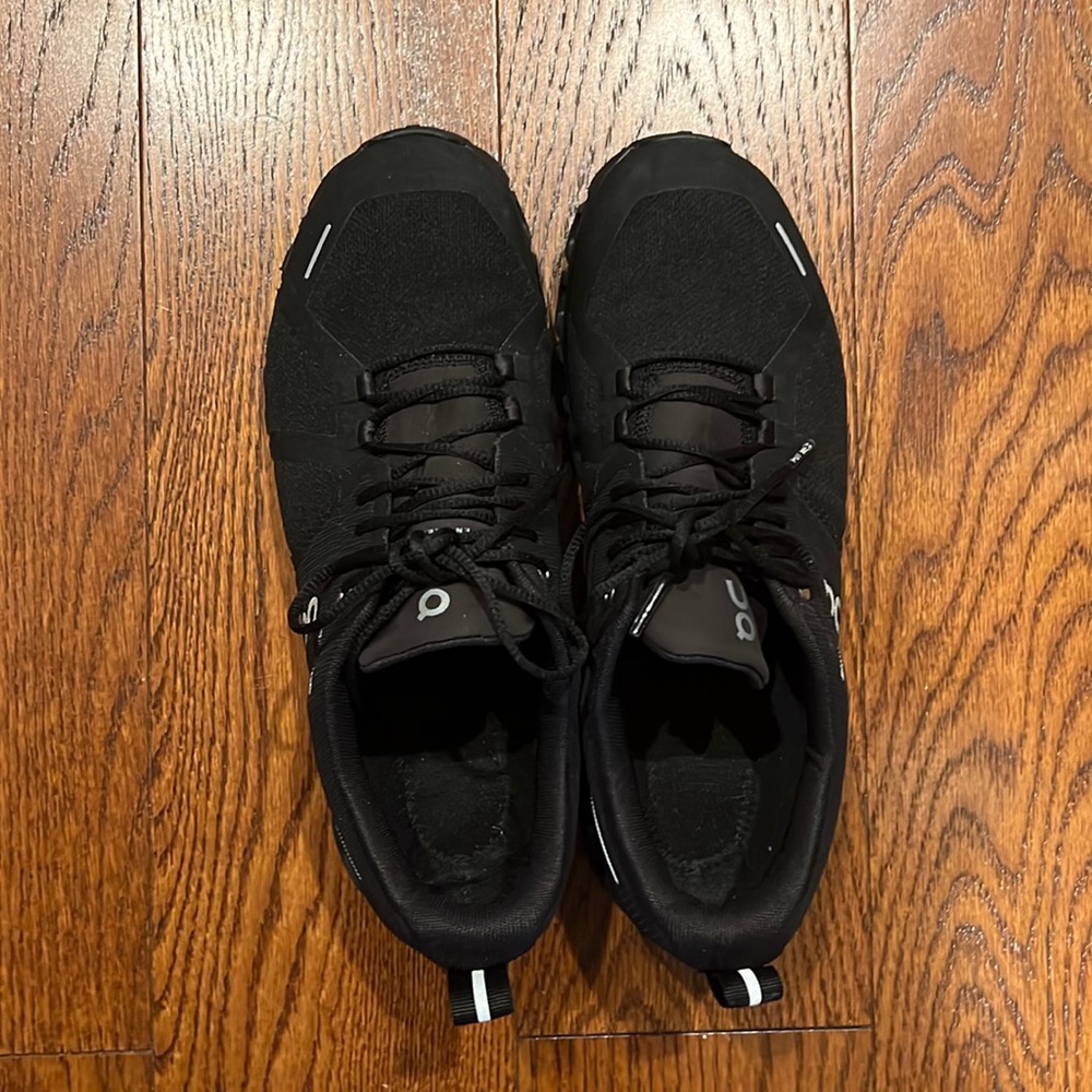 On Running 8.5 women’s waterproof shoe.